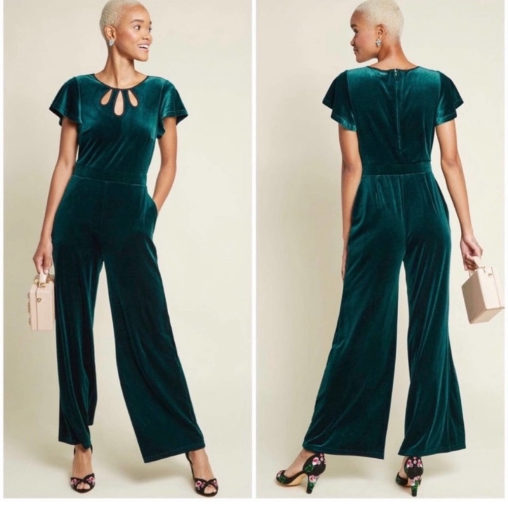 ModCloth emerald green mystery velvet cutout jumpsuit women’s size 1X
